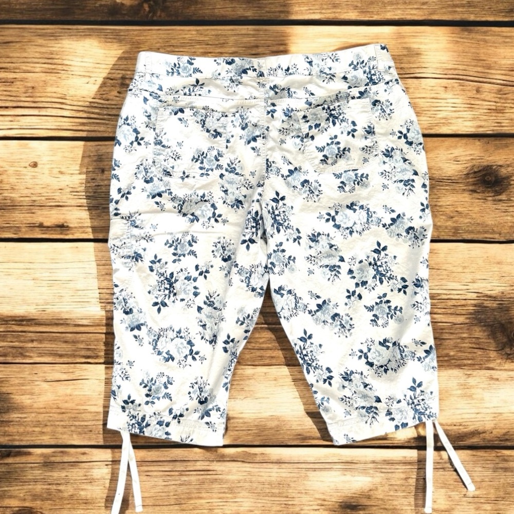 Faded Glory women’s 24W floral cargo style capris cropped length pants